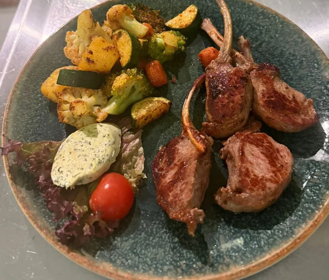 Lammkoteletts mit Grillgemüse